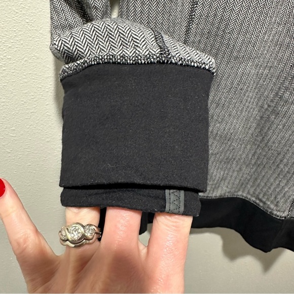 Lululemon Think Fast Hoodie - Picture 7 of 11